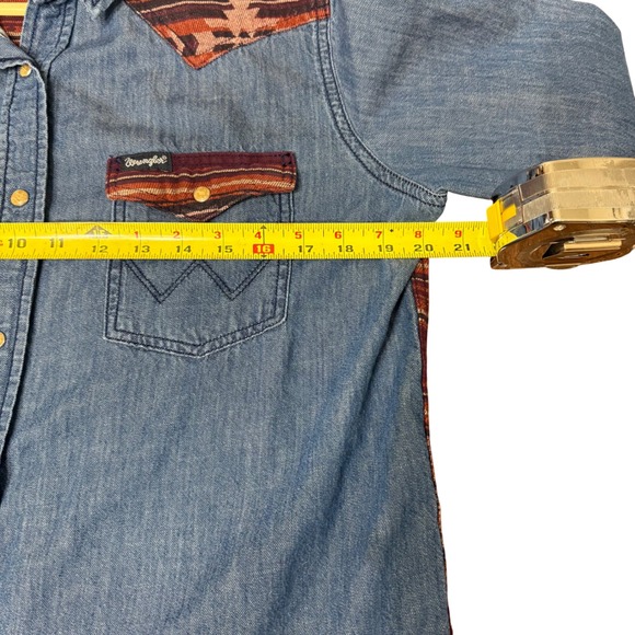 Wrangler Retro Womens Blue Denim Southwestern Aztec Pearl Snap Western Shirt M - Picture 8 of 10